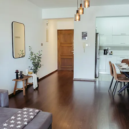 Stylish 2 Bedroom - Tourist Area Collection *