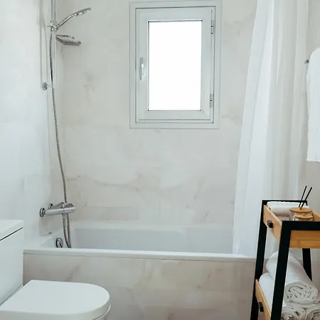 Stylish 2 Bedroom - Tourist Area Collection *